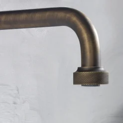 Viadurini Bathroom Waschbeckenarmaturen-Moderne 3-Loch-Waschtischarmatur mit Ablaufgarnitur, hergestellt in Italien – Quito