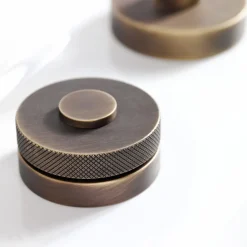 Viadurini Bathroom Waschbeckenarmaturen-Moderne 3-Loch-Waschtischarmatur mit Ablaufgarnitur, hergestellt in Italien – Quito