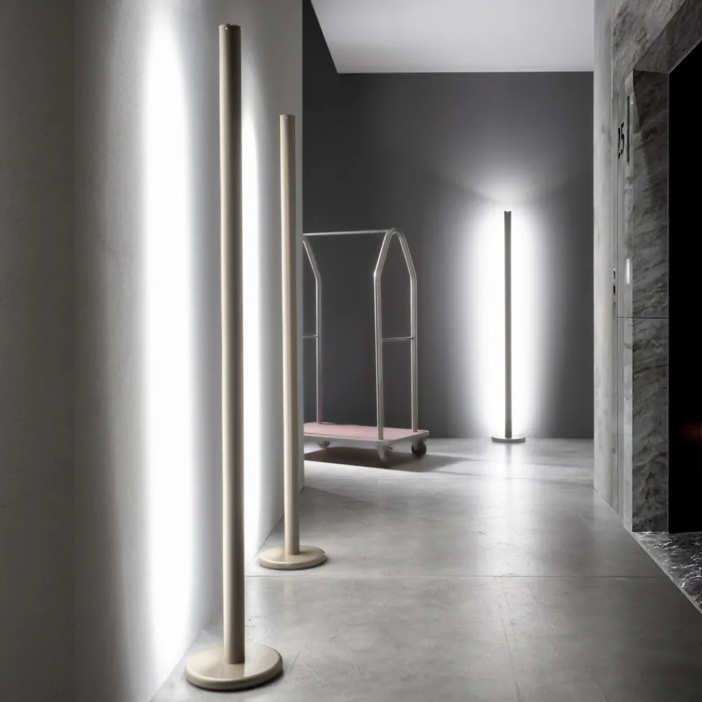 Viadurini Lighting Moderne Stehlampen-Moderne Metall-Stehlampe mit doppelter Beleuchtung, hergestellt in Italien – römisch