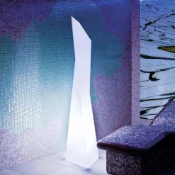 SLIDE Designer Stehlampen-Moderne weiße prismenförmige Stehlampe Manhattan, hergestellt in Italien