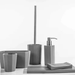 Viadurini Bathroom Badzubehör-Moderner Badezimmerzubehörsatz hergestellt mit Harz Rivello