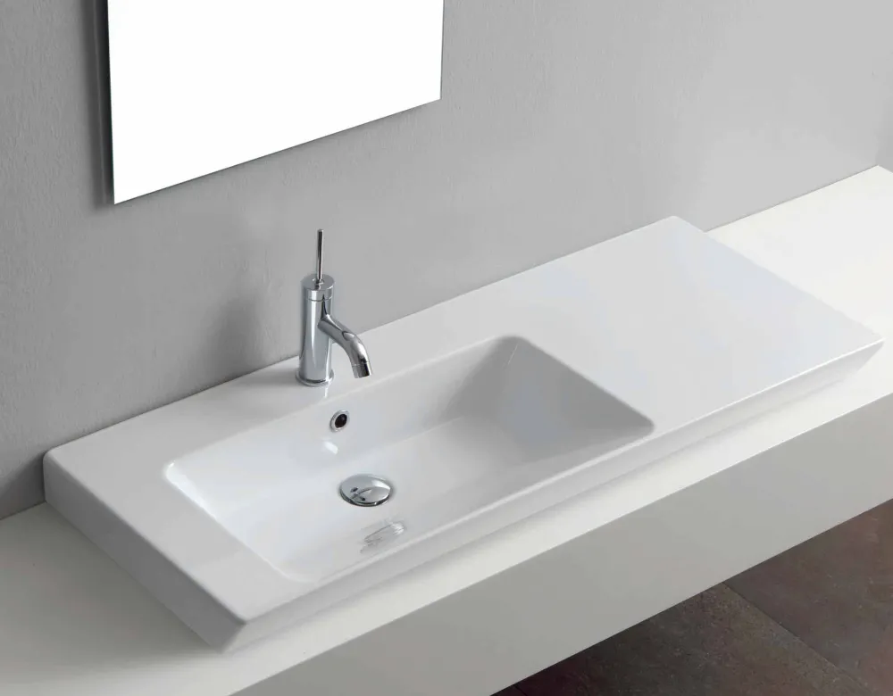 Viadurini Bathroom Keramikwaschbecken-Moderner linker Wandeinsatz der Aufsatzspüle in keramischem Maida