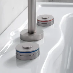 Viadurini Bathroom Waschbeckenarmaturen-Moderner 3-Loch-Waschtischmischer mit roten und blauen Linien, hergestellt in Italien – Quito