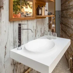 Viadurini Bathroom Badmöbel Hängend-Modernes Badezimmer-Hängemöbelset aus massivem Brusson