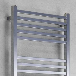Viadurini Radiators Handtuchheizkörper Wasser-Modernes Design Chrom Kühlerwand 2 Größen bis zu 765 Watt - Turm