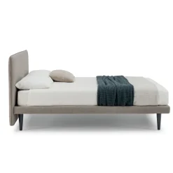 Bolzan Letti Maßgeschneiderte Möbel|Polsterbetten-Modernes Doppelbett mit dünnem Untergestell, Gaya New von Bolzan