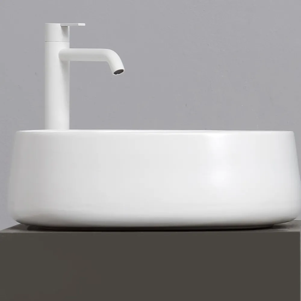 Viadurini Bathroom Keramikwaschbecken-Modernes quadratisches Aufsatzwaschbecken aus farbiger Keramik Made in Italy - Cordino