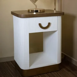 Viadurini Night Design Nachttische-Nachttisch aus Holz mit Relieflinien verziert, mit Schublade und Ablage - Rachel