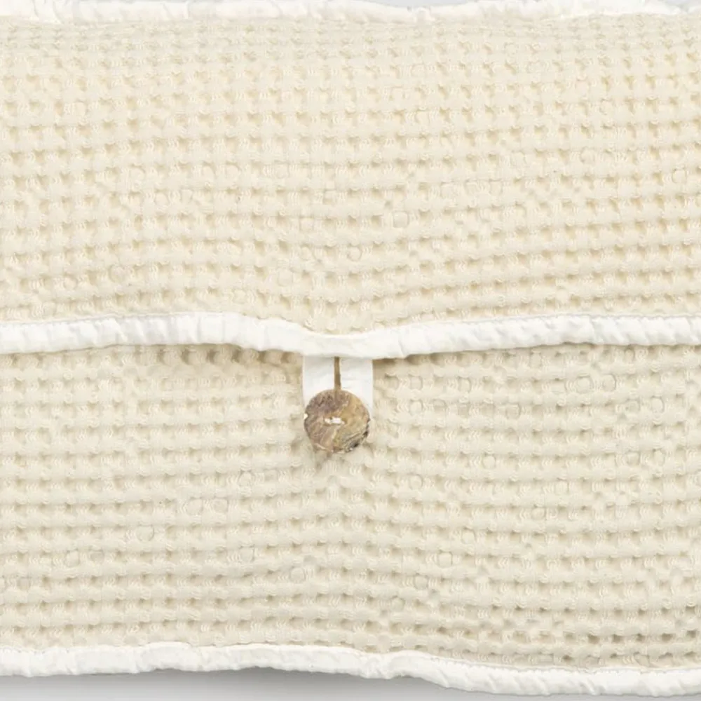 Viadurini Textile Italienische Mode-Natürliche weiße Waben-Baumwoll-Clutch-Tasche mit Perlmuttknopf - Anteha