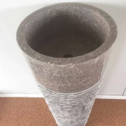 Viadurini Bathroom Steinwaschbecken-Naturstein konisches freistehendes Becken Iga, einzigartiges Design