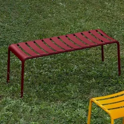Viadurini in the Garden Gartenbänke-Niedrige Bank aus lackiertem Aluminium im Freien, hergestellt in Italien - Sybella