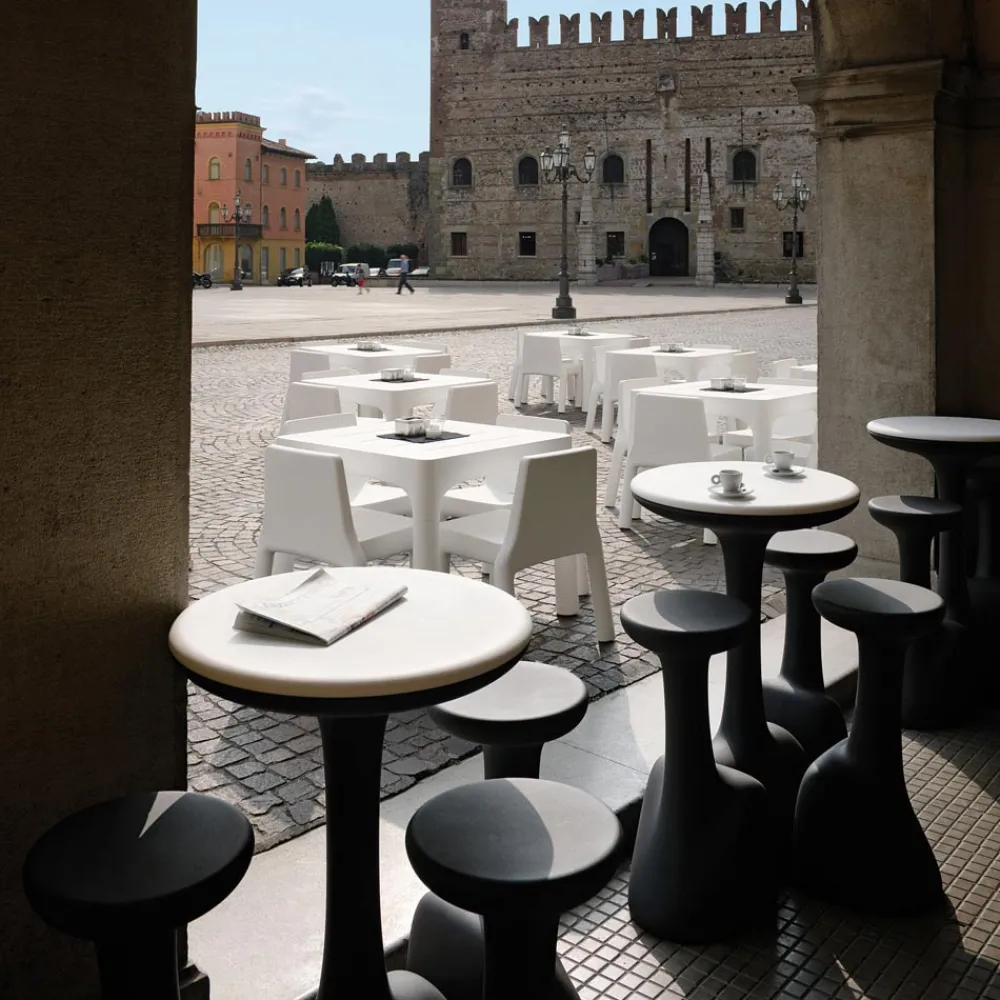 Viadurini in the Garden Garten Beistelltisch-Outdoor-Couchtisch aus farbigem Polyethylen 96 cm Made in Italy - Uliveto