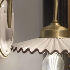 Ferroluce Vintage Wandleuchten-Plissierte, glänzende Keramikapplikation und handbemalte Kante – Laquila