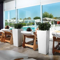 Viadurini in the Garden Gartenideen-Quadratische Outdoor-Vase aus farbigem Polyethylen Made in Italy - Marilard