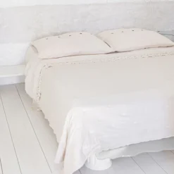 Viadurini Textile Kissenbezüge-Quadratischer Kissenbezug aus schwerem farbigem Leinen mit Knöpfen in Agoya - Mittelmeer