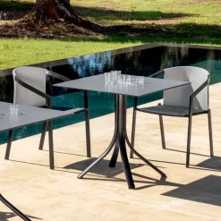 Viadurini in the Garden Garten Beistelltisch-Quadratischer Stehtisch im Freien mit 4 Aluminiumbeinen in 2 Farben - Filomena