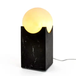 Viadurini Lighting Design Tischlampen-Rechteckige Lampe mit weißer Kugel und Marmorsockel Made in Italy - Koshi