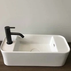 Viadurini Bathroom Keramikwaschbecken-Rechteckiges Aufsatzwaschbecken aus farbiger Keramik Made in Italy - Kino