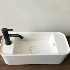 Viadurini Bathroom Keramikwaschbecken-Rechteckiges Aufsatzwaschbecken aus farbiger Keramik Made in Italy - Kino