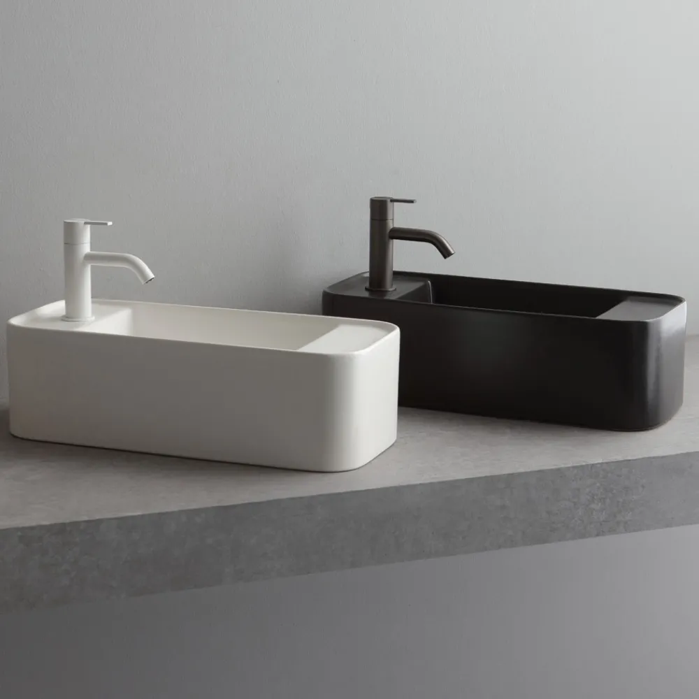 Viadurini Bathroom Keramikwaschbecken-Rechteckiges Aufsatzwaschbecken aus farbiger Keramik Made in Italy - Kino
