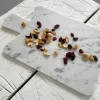Viadurini Kitchen Küchenzubehör-Rechteckiges Schneidebrett aus weißem Carrara-Marmor Made in Italy - Ukai