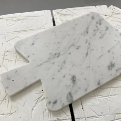 Viadurini Kitchen Küchenzubehör-Rechteckiges Schneidebrett aus weißem Carrara-Marmor Made in Italy - Ukai