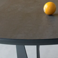 Viadurini Living Moderne Couchtische-Runder Couchtisch aus schräger Metall- und Keramikplatte - Coriko