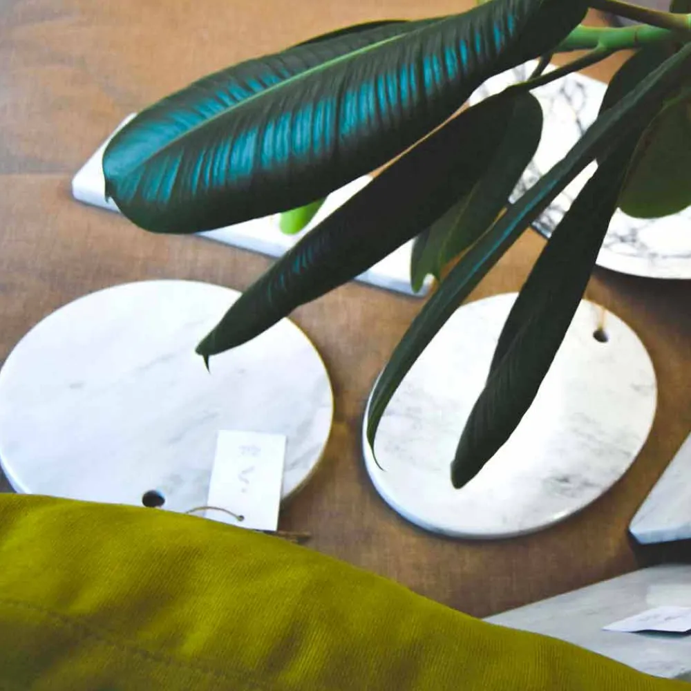 Viadurini Kitchen Küchenzubehör-Rundes Design Weiß Carrara Marmor Schneidebrett Made in Italy - Mascha