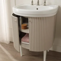 Viadurini Bathroom Badmöbel Stehend-Schrank mit zwei Türen und einem Regal mit Waschbecken, hergestellt in Italien – Candy