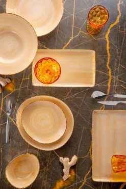 Viadurini Kitchen Teller Set-Service 12 rechteckige und runde farbige Steinzeugplatten, modernes Design - Simba