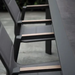 Viadurini in the Garden Metallsessel-Sessel aus Aluminium und Textilene mit Einsatz in den Armlehnen aus HPL - Righello