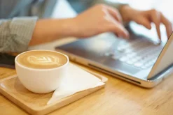 Viadurini Kitchen Tee Set Und Kaffee Set-Set mit 18 Kaffee- und Teetassen mit Zuckerdose und Porzellantablett - Luzern