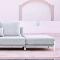 Viadurini in the Garden Gartensofas-3-Sitzer-Gartensofa mit Luxus-Hocker aus Aluminium und Stoff - Filomena