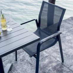 Viadurini in the Garden Gartenstühle Metall-Stapelbarer Stuhl mit Aluminium und weißen oder grauen Textilene Armlehnen - Greenstyle