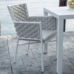 Viadurini in the Garden Gartenstühle Metall-Stapelbarer Stuhl mit gepolsterten Seilarmlehnen und Rückenlehne - Gardenia