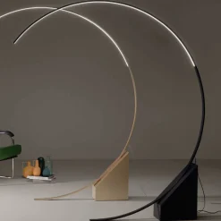 Viadurini Lighting Moderne Stehlampen-Stehlampe aus lackiertem Metall mit dimmbarem LED-Licht – Eukalyptus