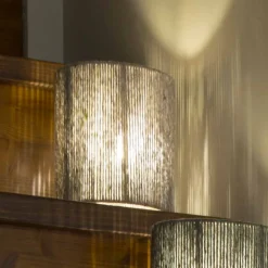 Viadurini by Sideform Moderne Stehlampen-Stehlampe aus Messing und gefärbter Wolle, hergestellt in Italien Evita