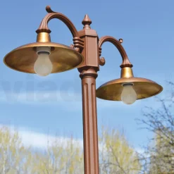 Viadurini Lighting Gartenlampion-Straßenlaterne im Vintage-Stil, 2 Lichter, aus Aluminium und Messing, hergestellt in Italien – Adela