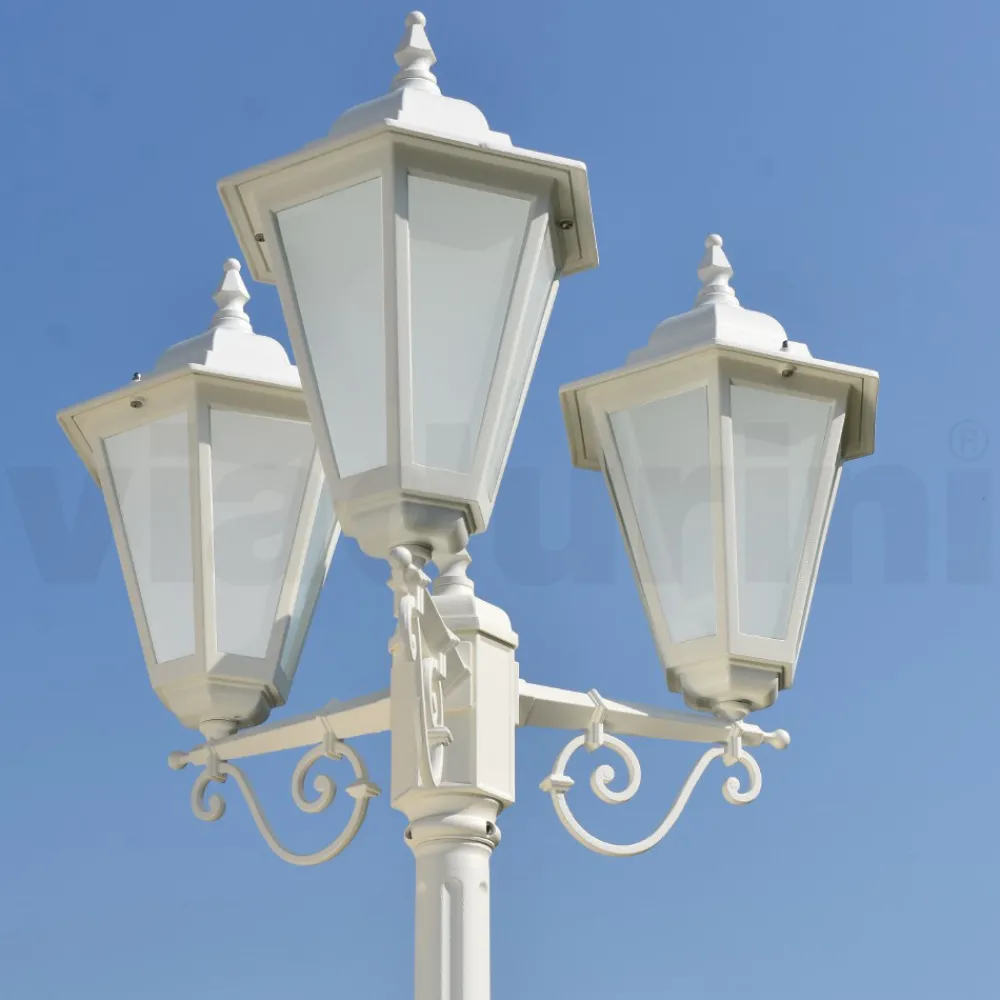 Viadurini Lighting Gartenlampion-Straßenlaterne im Vintage-Stil mit 3 Lichtern aus Aluminium und Glas, hergestellt in Italien – Terella
