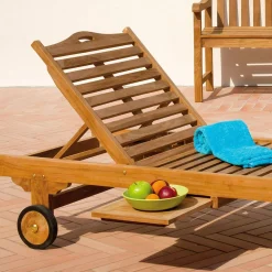 Viadurini in the Garden Sonnenliegen-Teak-Gartenliege mit abnehmbarem Tisch und Rädern - Oasi