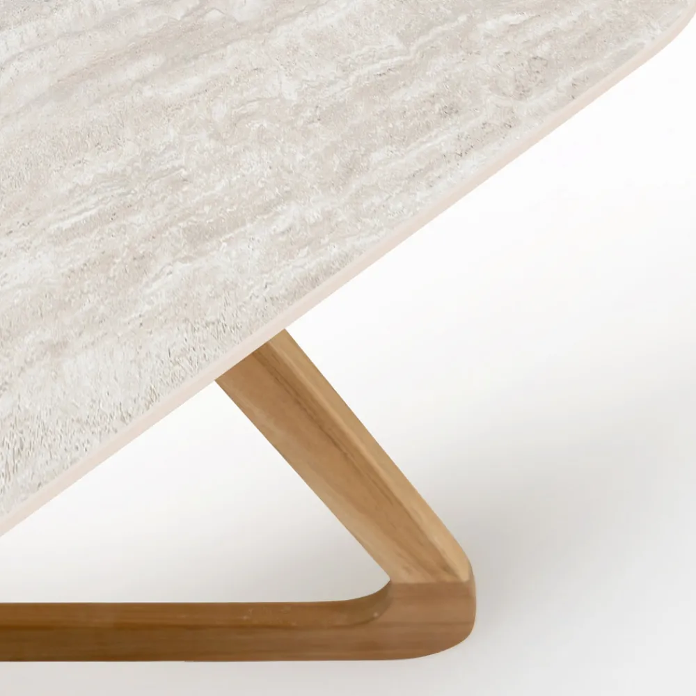 Viadurini in the Garden Gartentische Fest|Gartentische Aus Teakholz-Tisch mit Holzsockel und Keramikplatte aus Travertino Chiaro - Infinity