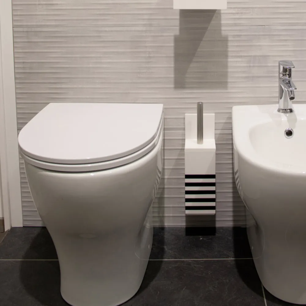 Viadurini Bathroom Badzubehör-Toilettenbürstenhalter aus weißem Corian oder mit schwarzem Einsatz Made in Italy - Elono