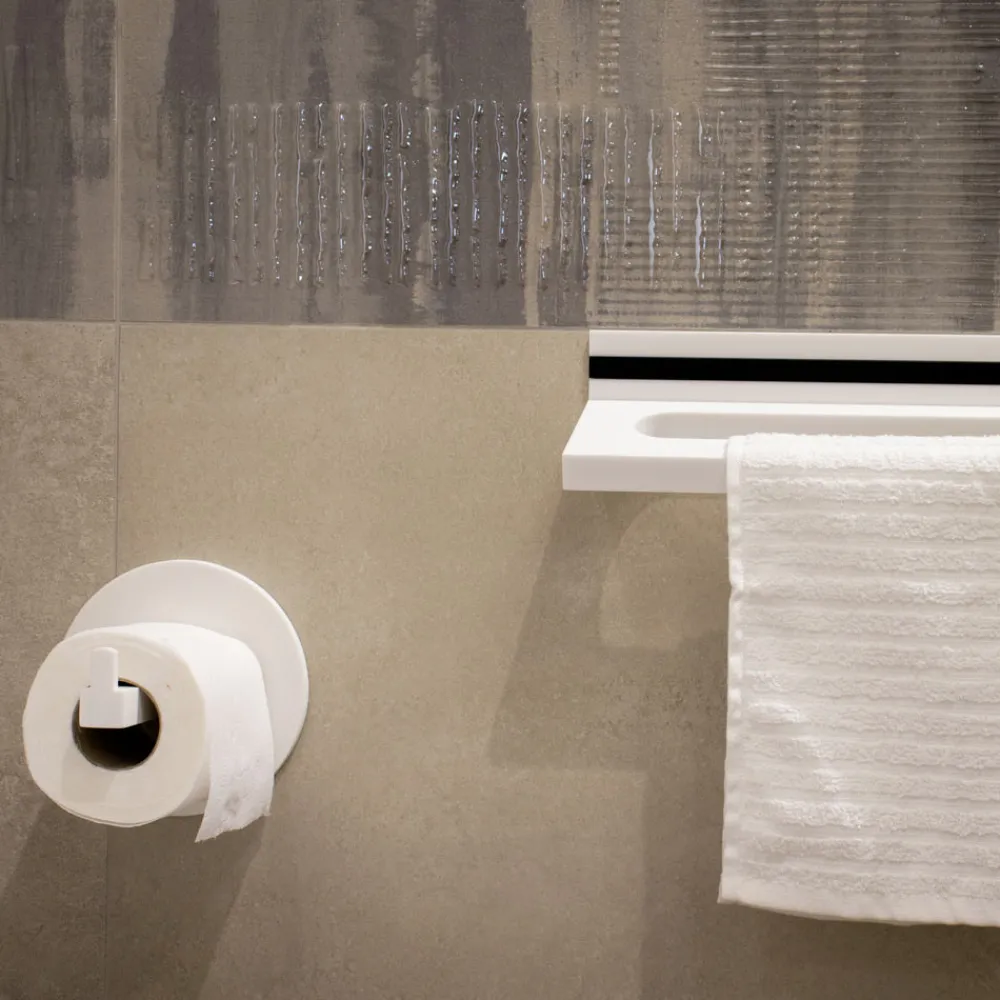 Viadurini Bathroom Toilettenpapierhalter-Toilettenpapierhalter aus weißem Corian oder mit schwarzem Einsatz, Made in Italy - Elono