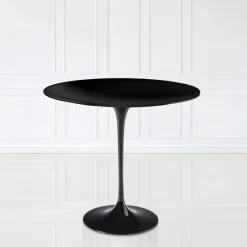 Viadurini Living Moderne Couchtische|Tulip Tische-Tulip Saarinen Couchtisch H 52 mit ovaler Platte aus schwarzem Flüssiglaminat, hergestellt in Italien – Scarlet