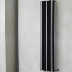Viadurini Radiators Heizkörper Hydraulisch-Vertikaler hydraulischer Kühler aus farbigem Stahl bis 1515 Watt - Kondor