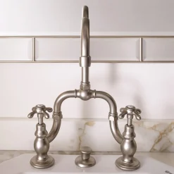 Viadurini Bathroom Waschbeckenarmaturen-Vintage Mischergruppe für Brückenwaschbecken aus Messing Made in Italy - Klarisa