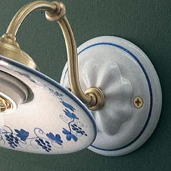 Ferroluce Vintage Wandleuchten-Vintage-Applikation aus Eisen und Keramik, verziert mit handgemaltem Design - Asti