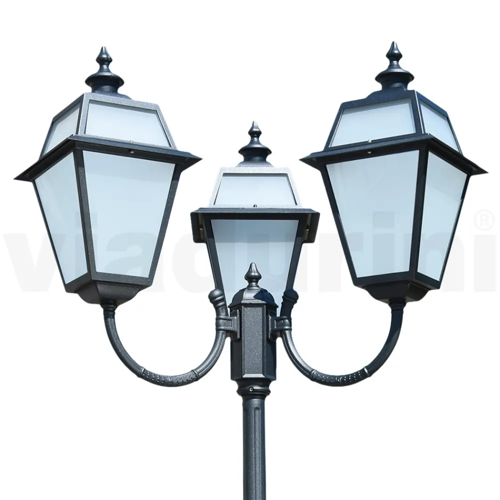 Viadurini Lighting Gartenlampion-Vintage-Laternenpfahl mit 3 Lichtern aus Aluminium und Glas, hergestellt in Italien – Vivian