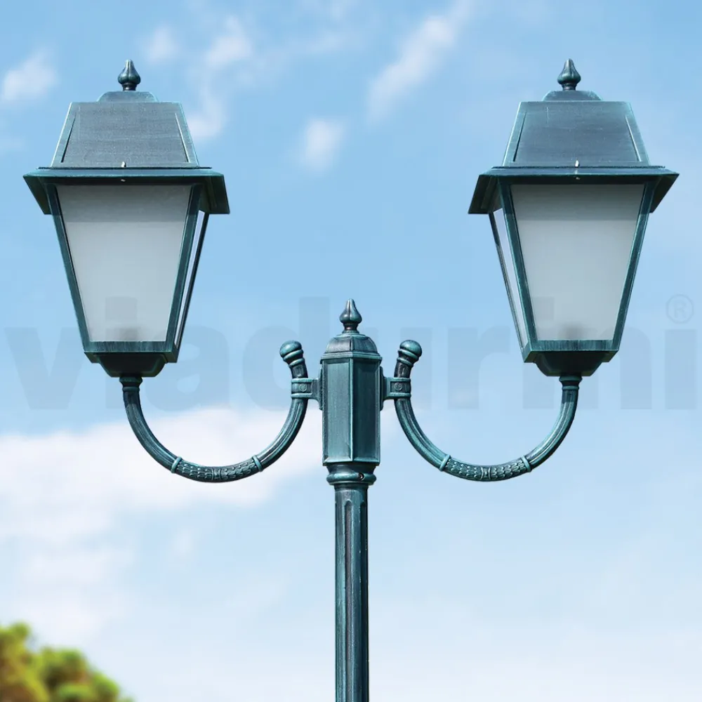 Viadurini Lighting Gartenlampion-Vintage-Laternenpfahl mit 2 Lichtern aus Aluminium und Glas, hergestellt in Italien – Doroty