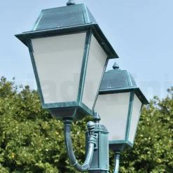 Viadurini Lighting Gartenlampion-Vintage-Laternenpfahl mit 2 Lichtern aus Aluminium und Glas, hergestellt in Italien – Doroty